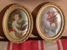 2 petits tableaux ovales sur