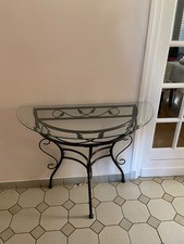 console en fer forgé noir avec un plateau en verre En très bonne état 
