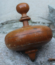 ancienne grande toupie  a corde ( lestée )
