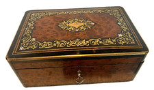 Boite a bijoux en loupe de thuya et marqueterie de laiton gravé Napoléon III