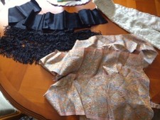 Lot de tissus anciens, fourrure bas de robe 1900 en petites perles...