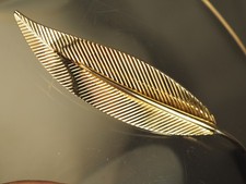 BROCHE ANCIENNE PLAQUE OR SIGNE MARCEL BOUCHER SIGNED GOLD PLATE BROOCH