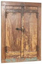 Fenêtre Petite Grille En Bois