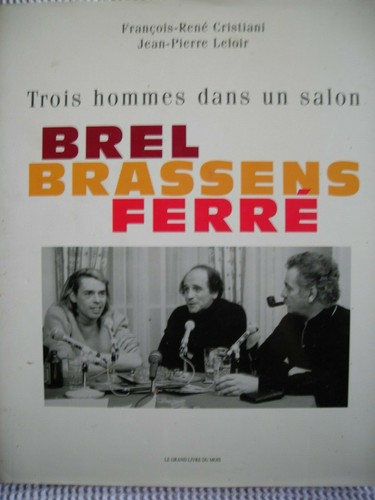 Trois hommes dans salon - un,