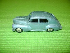 DINKY TOYS 24R PEUGEOT 203 1ERE VERSION VERT METALLISE -PLAFOND LISSE+BOUCHON