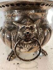 jardinière en cuivre argente travail de festonnage pieds griffe. XIX siècle .