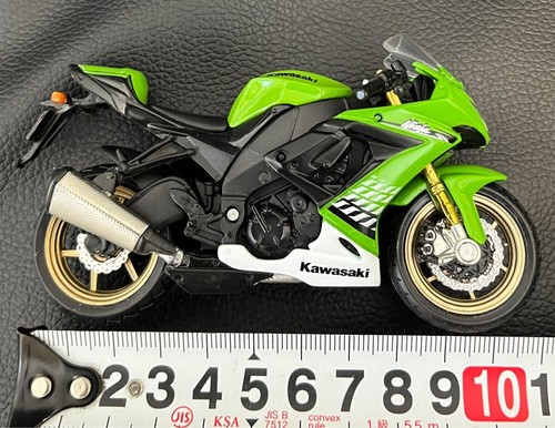 Voiture miniature moto moulée