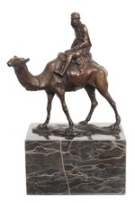 Sculpture Chameau et Cavalier Style Arabic bronze sur un marbre d'après Carvin