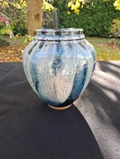 Vase en grès artisanal signé