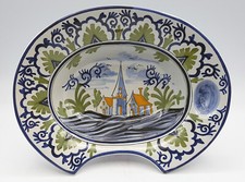 ancien - Plat à Barbe - Nevers - Faïence - Décor village et motifs