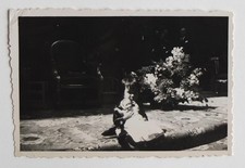 Enfant poupée, gens cachés, étrange creepy - Photo ancienne snapshot 1939