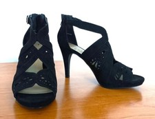 ESCARPINS NOIR AJOURES. TALONS HAUTS. GEMO. DAIM. POINTURE 38