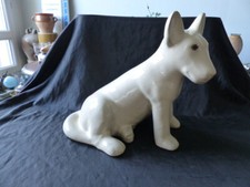 GROSSE STATUE EN CERAMIQUE EN FORME DE CHIEN RACE BULL TERRIER HAUTEUR 31 CM