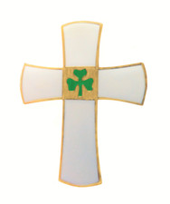 Insigne épingle croix trèfle