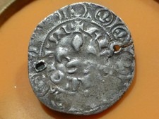 MONNAIE ROYALE TRES ANCIENNE - PROBABLEMENT RARE, A REPERTORIER ! (2 TROUS)