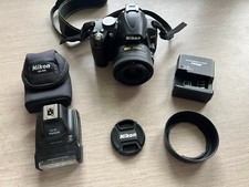 Nikon D3000 avec Objectif AF-S Nikkor 35mm et Flash SB-400