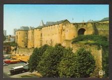 SEDAN (08) MONTAGE du MANEGE FORAIN "AUTO-TAMPONNEUSE" au CHATEAU