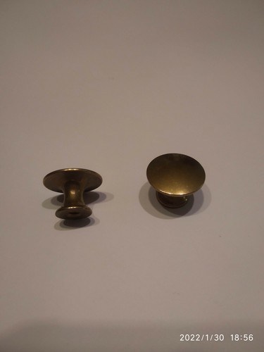 Bouton plat laiton vieilli - en,