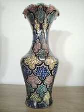 Vase en faïence ancienne.