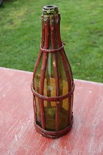 ANCIENNE BOUTEILLE EN VERRE ET BOIS /ART POPULAIRE