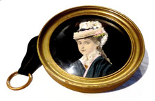 Très joli médaillon mural