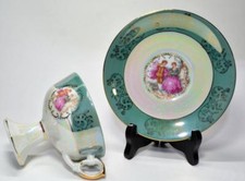 Tasse À Pied Et Soucoupe