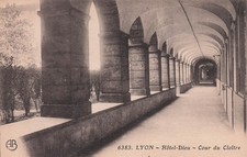 69 LYON HOTEL DIEU COUR DU