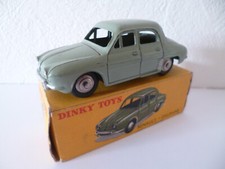 Dinky toys  renault dauphine ref 24 E dans sa boite d'origine TTB 