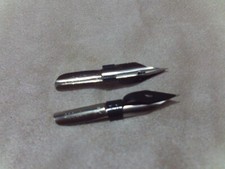 2 plumes d'écriture à