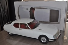 CITROEN SM - rouge intérieur