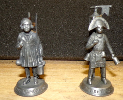 Figurine etain les - ,