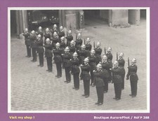 TIRAGE 1960, BRIGADE SAPEURS POMPIERS DE PARIS EN EXERCICE & ARMES   -P388