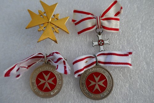 Médailles militaire insignes - militaire,
