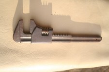 clé anglaise minerve 230 marquage lettre à frapper