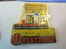 PIN'S AGRICULTURE / TRACTEUR / MOISSONNEUSE / FIATAGRI / MOISSON  CHAMPS ELYSEES