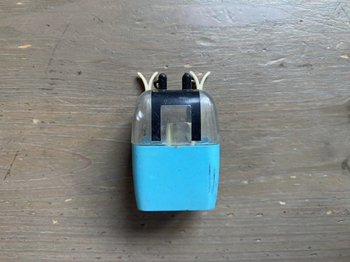 Ancien taille crayon - taille-crayon, fabriqué
