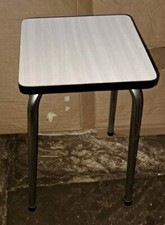 Ancien ESCABEAU / Tabouret Carré,   métal,Blanc ,Tres Bon État, années 1960/70