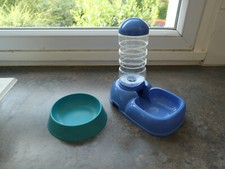 Lot distributeur d’eau et gamelle petit animal chat