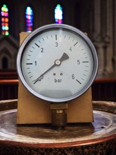  Manomètre ancien avec boîte