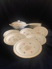 Soupière et 12 assiettes