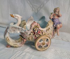sujet en porcelaine" le Cygne et l' angelot "