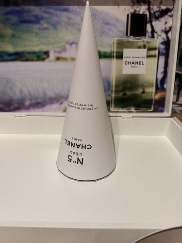Superbe eau de chanel - l'eau,