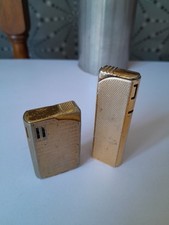 Lot de deux briquets dorés a