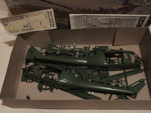 Revell maquette hélicoptère