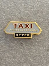pin's taxi st Nicolas de Port otter plaque enseigne lumineux toit chauffeur auto