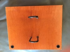 éphéméride en bois verni