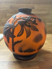 Vase pâte de verre dégagée à l acides , Vianne décor floral 17,5 Cm