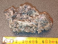 Axinite,lollingite,actinote. Australie. 8cm Par 4,5cm