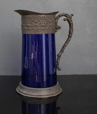 Ancien grand broc a eau en verre soufflé bleu monture métal