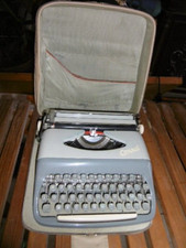 CONSUL superbe machine à écrire vintage année 60 bon état d'usage avec sacoche